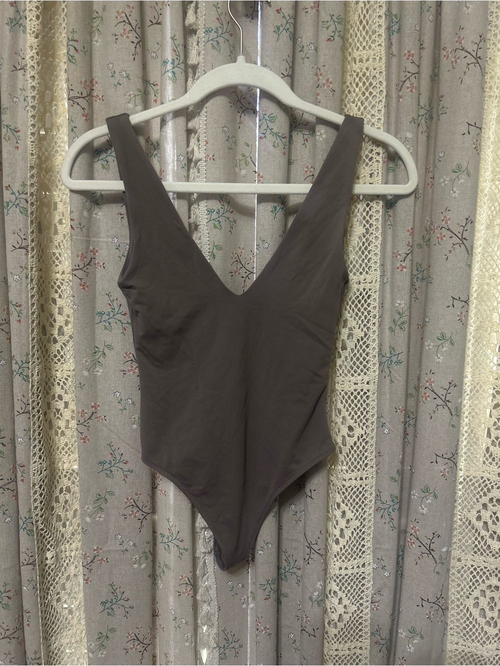 Babaton Aritzia Taupe Sleeveless Thong Bodysuit XS Minimalist Stretch